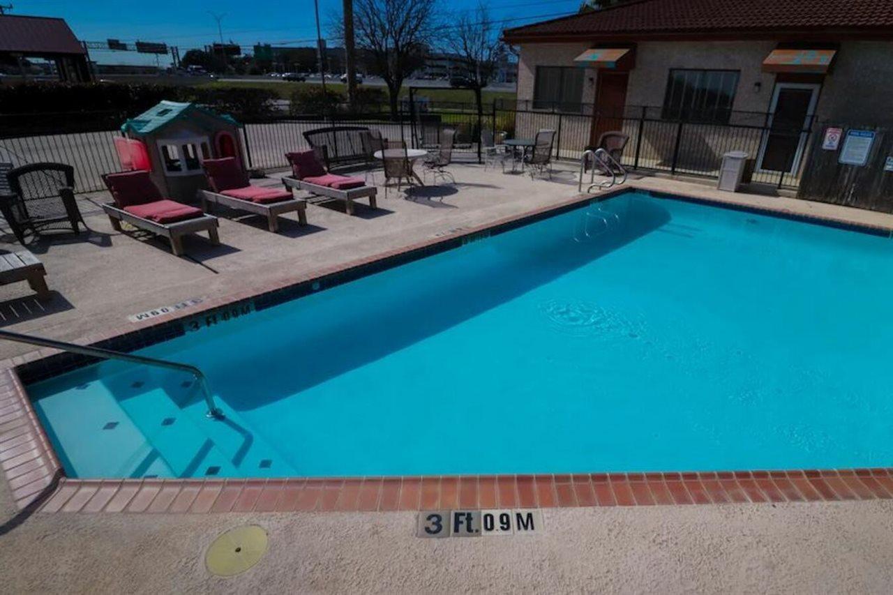 University Inn & Suites San Antonio Eksteriør billede