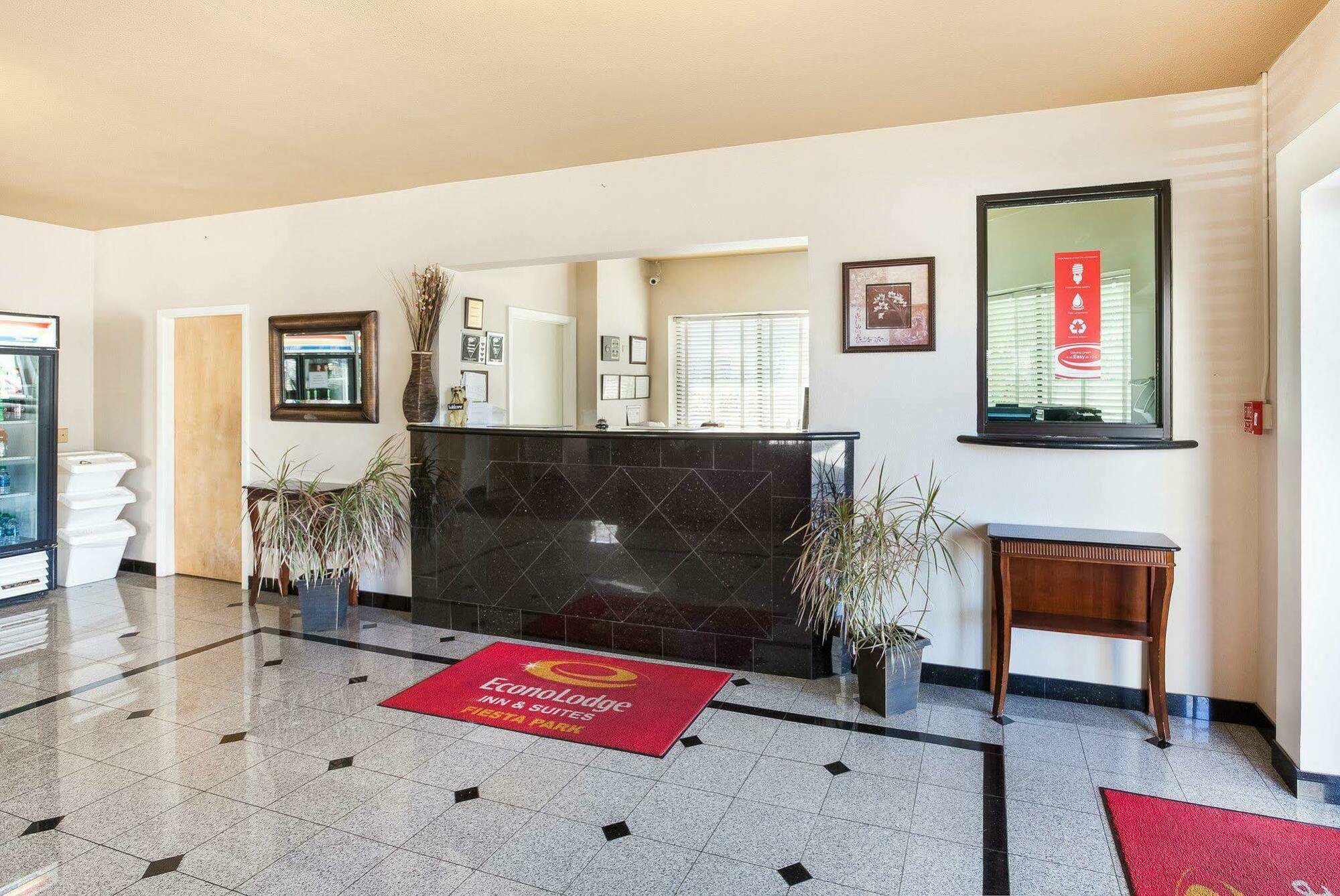 University Inn & Suites San Antonio Eksteriør billede