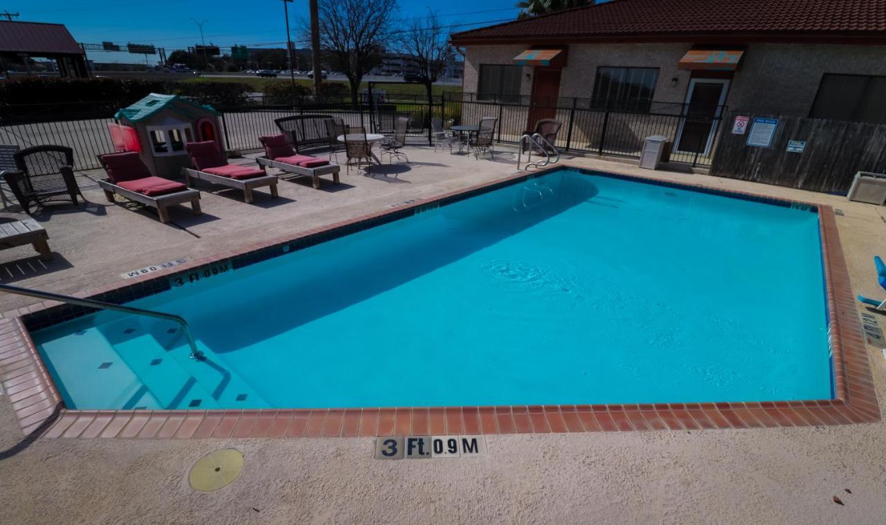 University Inn & Suites San Antonio Eksteriør billede
